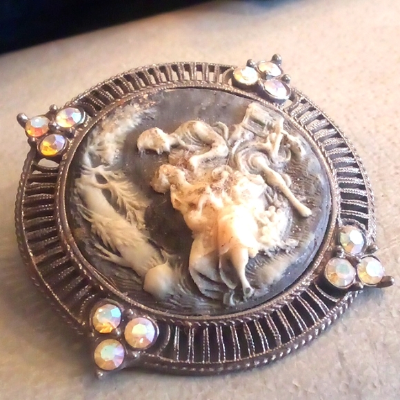 Joan Rivers Jewelry - Gorgeous Joan Rivers cameo pin